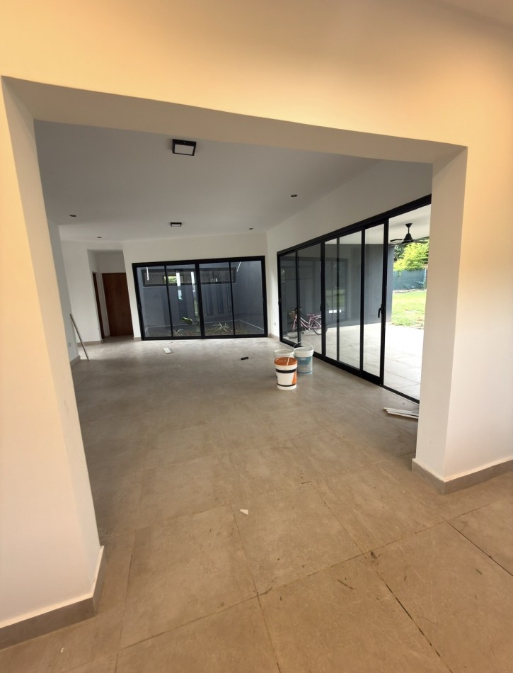 Venta Alquiler Casa en Quinta Azucena