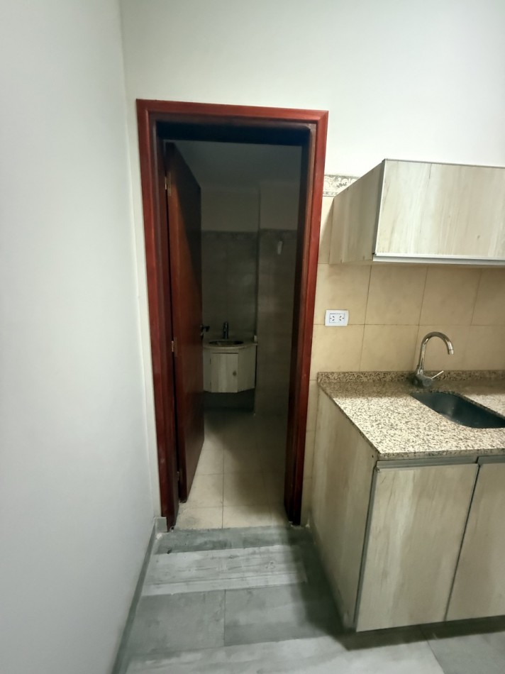 VENTA CENTRO MEDICO - A ESTRENAR- JUNIN AL 900